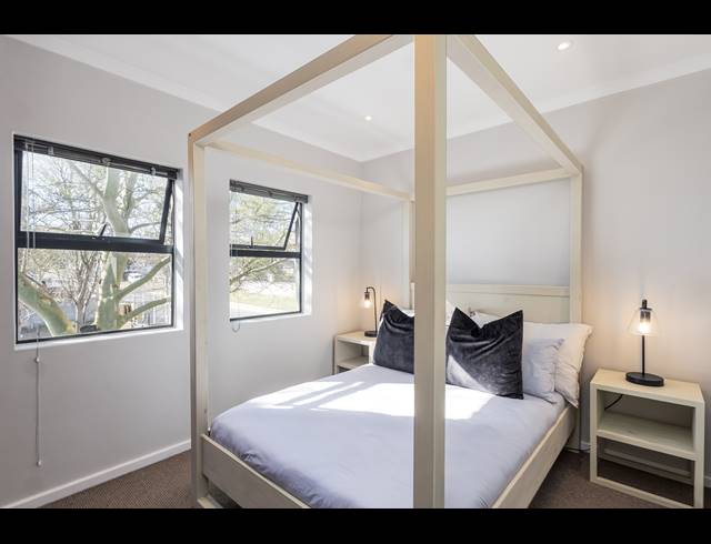 2 BEDROOM FREEHOLD TO LET IN KENRIDGE